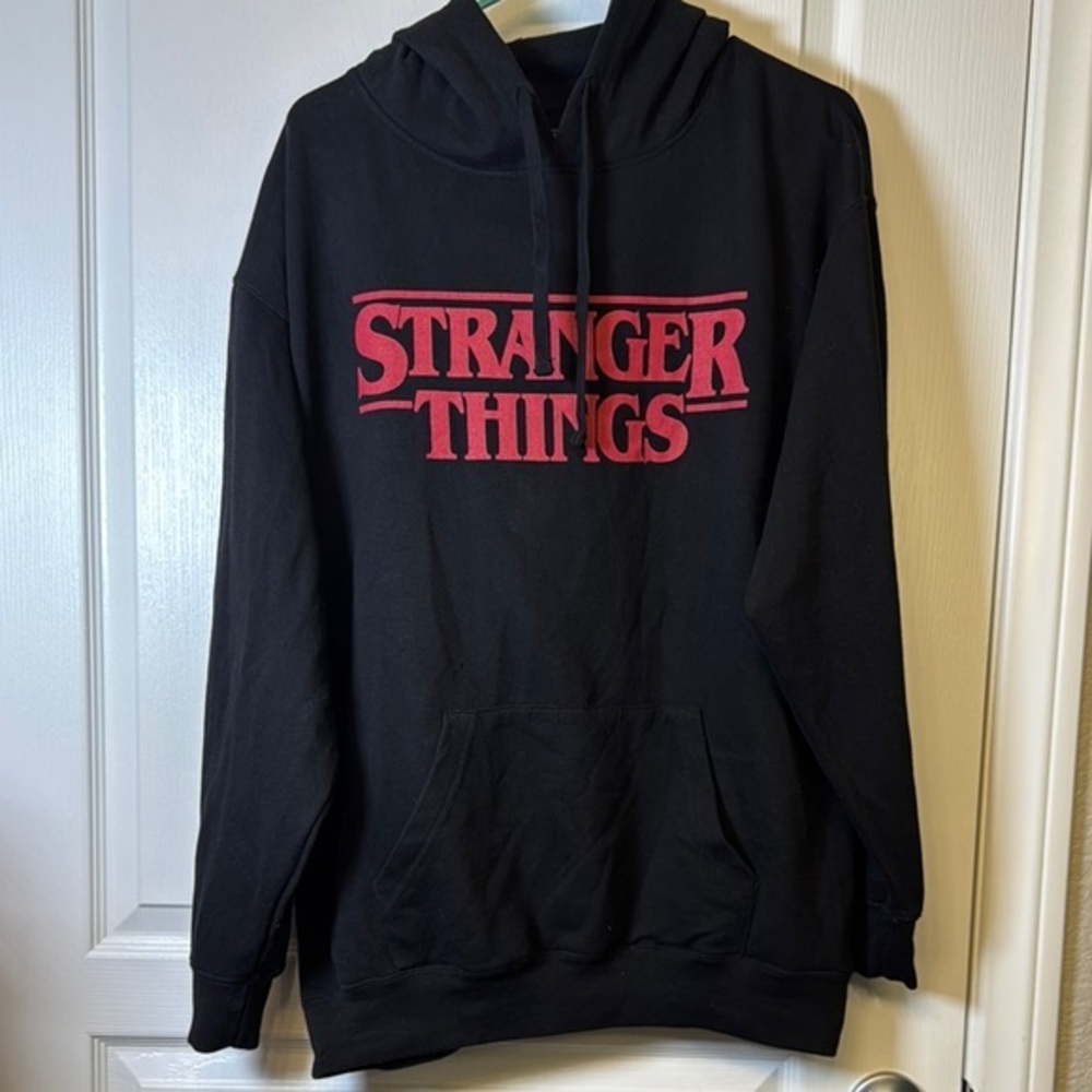 Stranger Things Black Red Hoodie Sweatshirt Size Large EUC